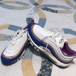 Brand new men’s Nike tennis shoes.